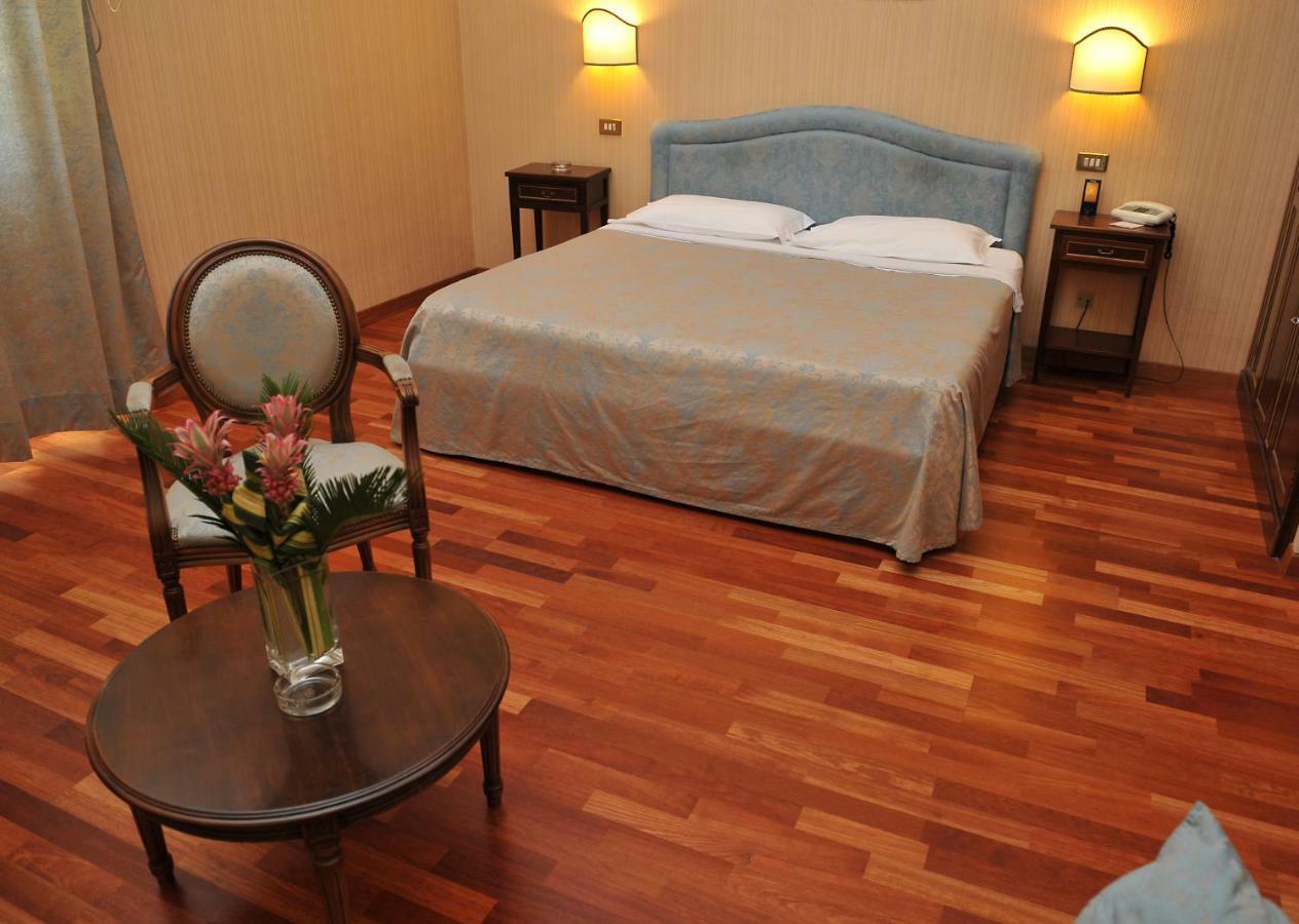Grande Albergo Quattro Stagioni Rieti Luaran gambar